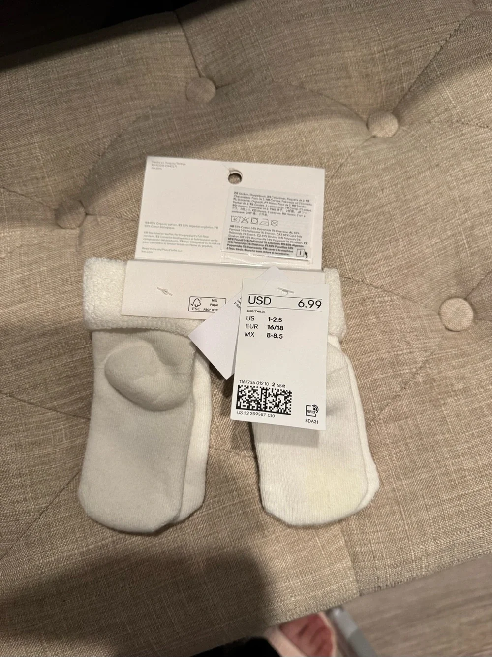 H&M White Baby Socks 2-Pack with Red Heart “I ♥ mum” & “I ♥ dad”